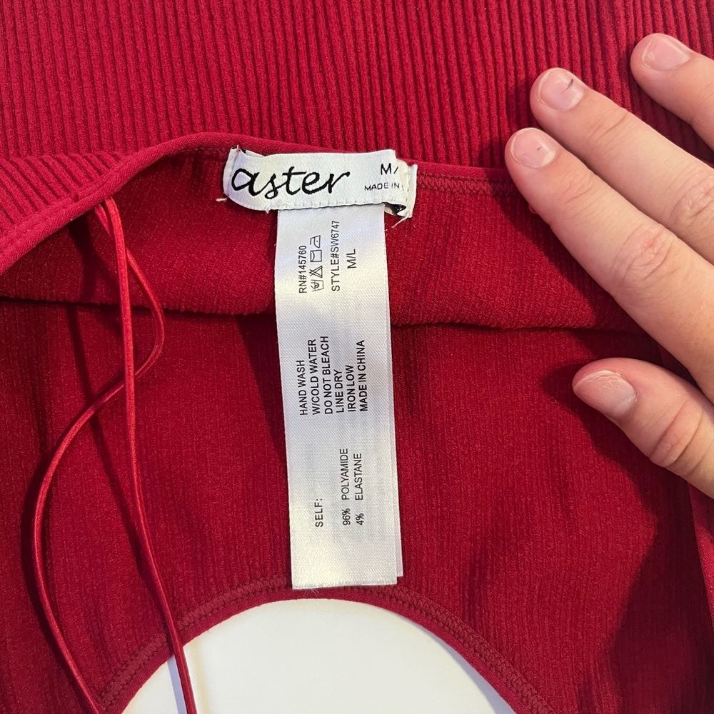 red tank - Picture 2 of 2